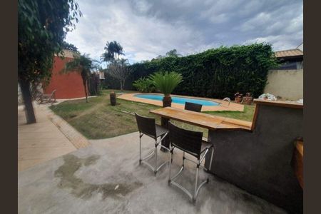 Casa de condomínio à venda com 360m², 3 quartos e 4 vagas