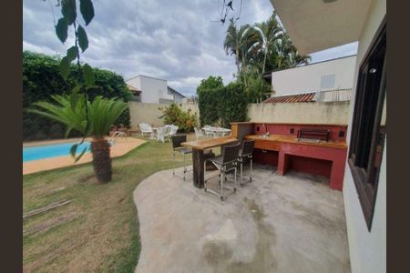 Casa de condomínio à venda com 360m², 3 quartos e 4 vagas