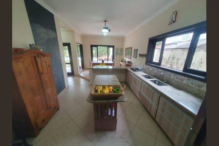Casa de condomínio à venda com 360m², 3 quartos e 4 vagas