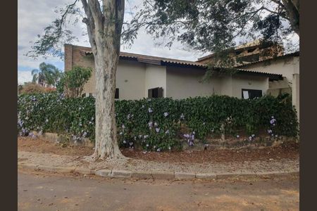 Casa de condomínio à venda com 360m², 3 quartos e 4 vagas