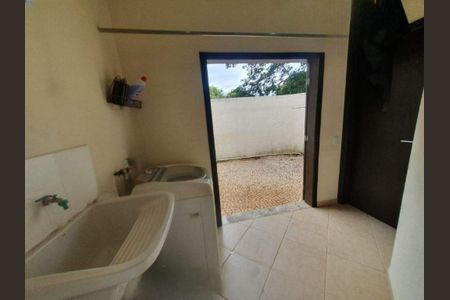 Casa de condomínio à venda com 360m², 3 quartos e 4 vagas