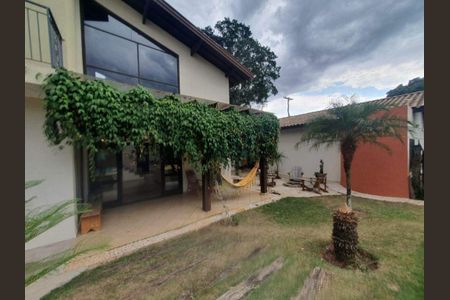 Casa de condomínio à venda com 360m², 3 quartos e 4 vagas