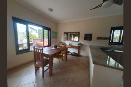 Casa de condomínio à venda com 360m², 3 quartos e 4 vagas