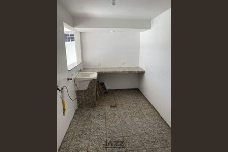 Casa à venda com 233m², 4 quartos e sem vaga