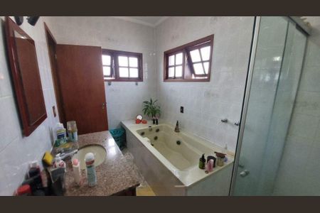 Casa à venda com 300m², 5 quartos e 4 vagas