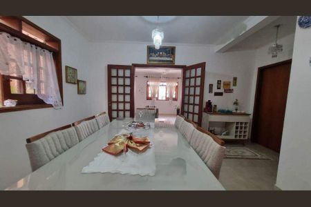 Casa à venda com 300m², 5 quartos e 4 vagas