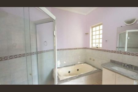 Casa à venda com 282m², 3 quartos e 4 vagas