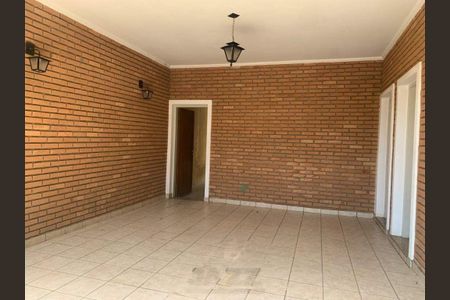 Casa à venda com 194m², 3 quartos e 2 vagas