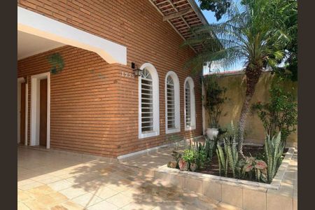 Casa à venda com 194m², 3 quartos e 2 vagas