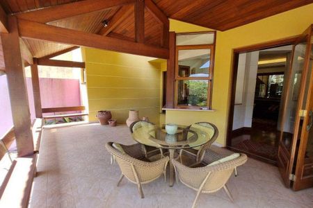 Casa de condomínio à venda com 496m², 4 quartos e 4 vagas