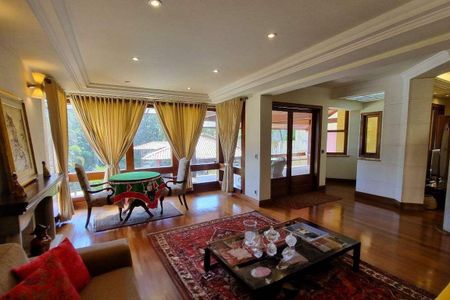 Casa de condomínio à venda com 496m², 4 quartos e 4 vagas