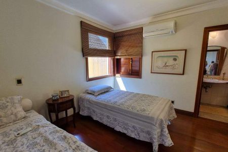 Casa de condomínio à venda com 496m², 4 quartos e 4 vagas