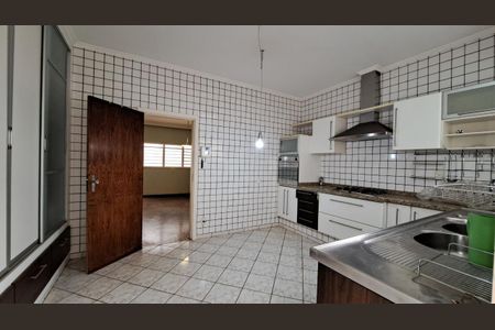 Casa à venda com 285m², 4 quartos e 4 vagas