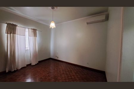 Casa à venda com 285m², 4 quartos e 4 vagas
