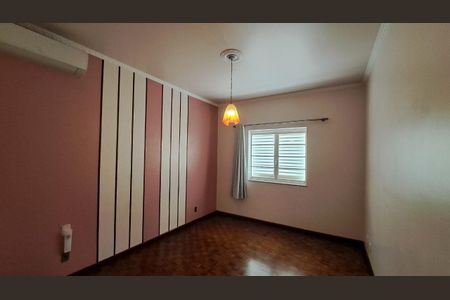 Casa à venda com 285m², 4 quartos e 4 vagas