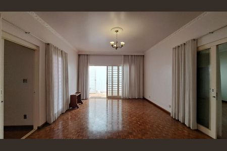 Casa à venda com 285m², 4 quartos e 4 vagas