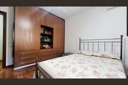 Casa de condomínio à venda com 528m², 5 quartos e 6 vagasQuarto 1