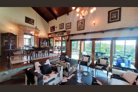 Casa de condomínio à venda com 528m², 5 quartos e 6 vagasSala