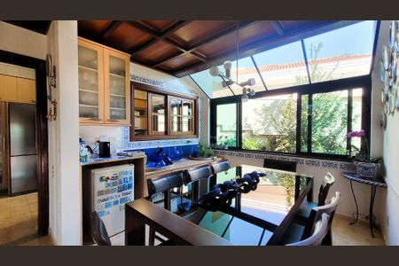 Casa de condomínio à venda com 528m², 5 quartos e 6 vagasCopa