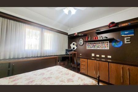 Casa de condomínio à venda com 528m², 5 quartos e 6 vagasQuarto 1