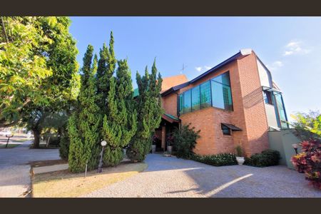 Casa de condomínio à venda com 528m², 5 quartos e 6 vagasFachada