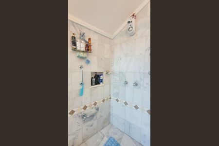 Casa de condomínio à venda com 528m², 5 quartos e 6 vagasBanheiro da Suíte 1