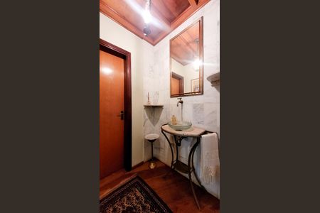 Casa de condomínio à venda com 528m², 5 quartos e 6 vagasLavabo