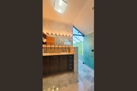 Casa de condomínio à venda com 528m², 5 quartos e 6 vagasBanheiro da Suíte 1