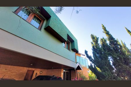 Casa de condomínio à venda com 528m², 5 quartos e 6 vagasFachada