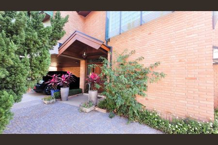 Casa de condomínio à venda com 528m², 5 quartos e 6 vagasFachada