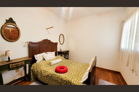 Casa de condomínio à venda com 528m², 5 quartos e 6 vagasQuarto 3