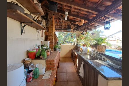 Casa à venda com 340m², 3 quartos e 4 vagas