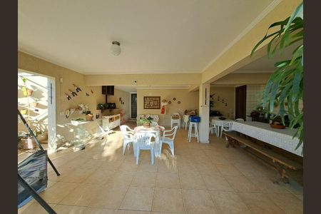 Casa à venda com 340m², 3 quartos e 4 vagas