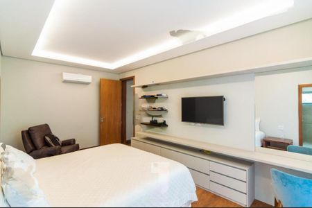 Casa de condomínio à venda com 537m², 4 quartos e 4 vagas