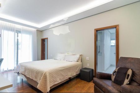 Casa de condomínio à venda com 537m², 4 quartos e 4 vagas