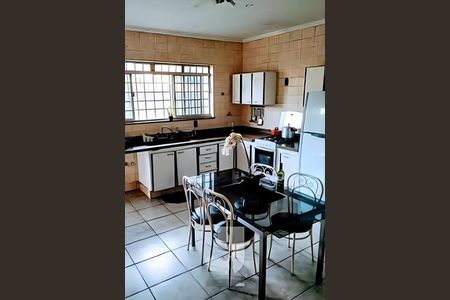 Casa à venda com 4 quartos, 270m² em Jardim Chapadão, Campinas
