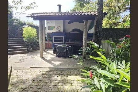 Casa à venda com 564m², 4 quartos e 3 vagas