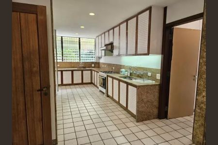 Casa à venda com 564m², 4 quartos e 3 vagas