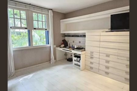 Casa à venda com 564m², 4 quartos e 3 vagas