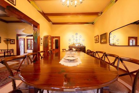 Casa de condomínio à venda com 1000m², 4 quartos e 8 vagas