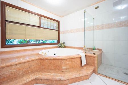 Casa de condomínio à venda com 1000m², 4 quartos e 8 vagas