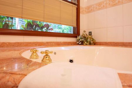 Casa de condomínio à venda com 1000m², 4 quartos e 8 vagas