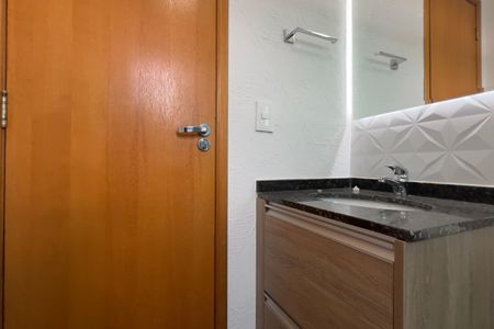 Apartamento à venda com 77m², 3 quartos e 2 vagas Apartamento à venda com 77m², 3 quartos e 2 vagasBanheiro Social
