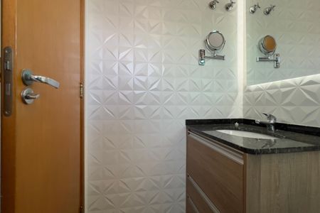 Apartamento à venda com 77m², 3 quartos e 2 vagas Apartamento à venda com 77m², 3 quartos e 2 vagasBanheiro da Suíte