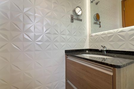 Apartamento à venda com 77m², 3 quartos e 2 vagas Apartamento à venda com 77m², 3 quartos e 2 vagasBanheiro da Suíte