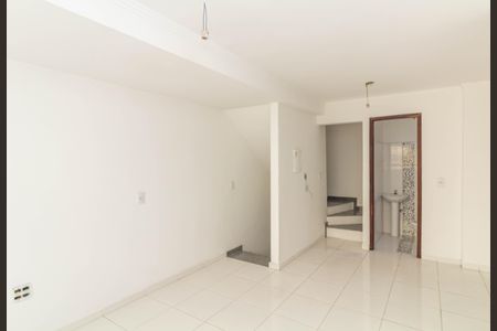 Casa de condomínio à venda com 101m², 2 quartos e 2 vagas Casa de condomínio à venda com 101m², 2 quartos e 2 vagasSala