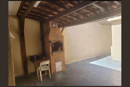 Casa à venda com 200m², 2 quartos e 2 vagas Casa à venda com 200m², 2 quartos e 2 vagasChurrasqueira