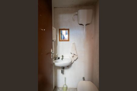 Casa à venda com 294m², 3 quartos e 4 vagasBanheiro área de serviço