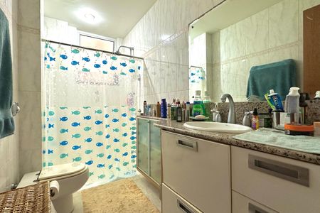 Apartamento à venda com 243m², 4 quartos e 1 vaga Apartamento à venda com 243m², 4 quartos e 1 vagaBanheiro Social 02