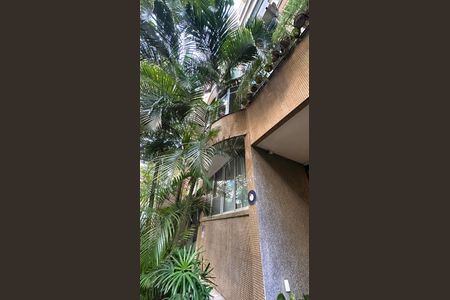 Apartamento à venda com 243m², 4 quartos e 1 vaga Apartamento à venda com 243m², 4 quartos e 1 vagaFachada